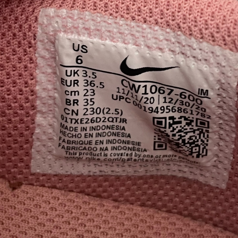 Pink Nikes!🎀💕 - Picture 6 of 6